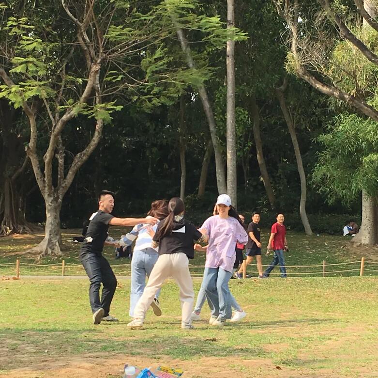 三月春意昂·結(jié)伴探春風(fēng)——君林企業(yè)踏青活動掠影 